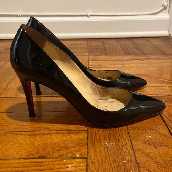 Louboutin pointy toe pump size 8/ 38 - Picture 11 of 12